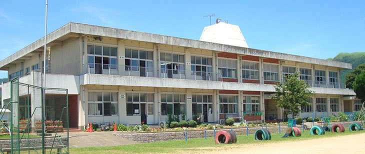 学校校舎の写真